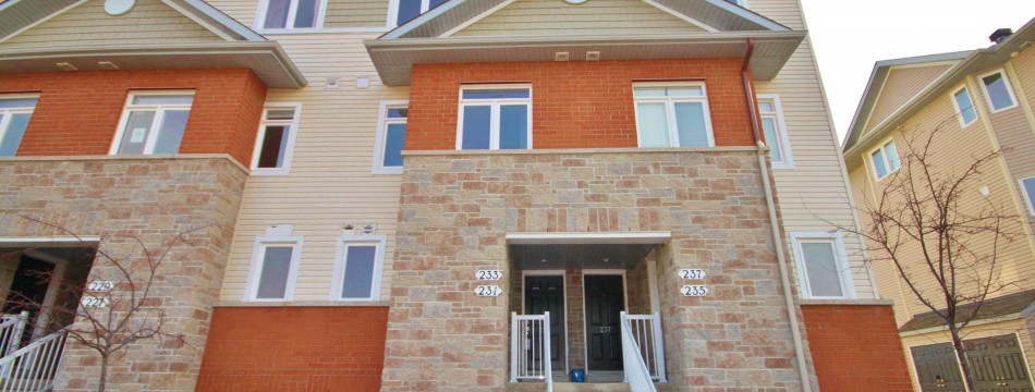 Photo of ***SOLD*** – Power of Sale, Large 2 bedroom stacked townhome