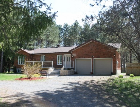 Photo of ***SOLD*** Gorgeous Custom Country Home On a Large Mature Lot