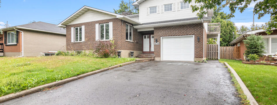 Photo of ***SOLD***438 Presland Rd.  Large Home, Great Layout, No Rear Neighbors!