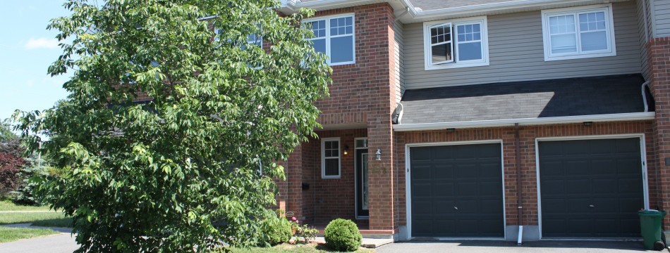 Photo of ***SOLD*** Findlay Creek Townhome with Lots of Upgrades